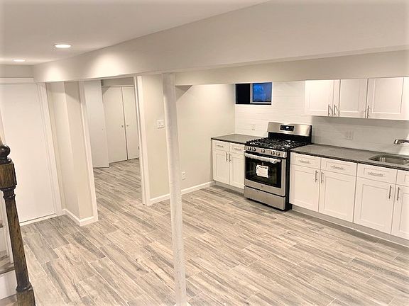 3rd image of 864 E 15th St #Gl