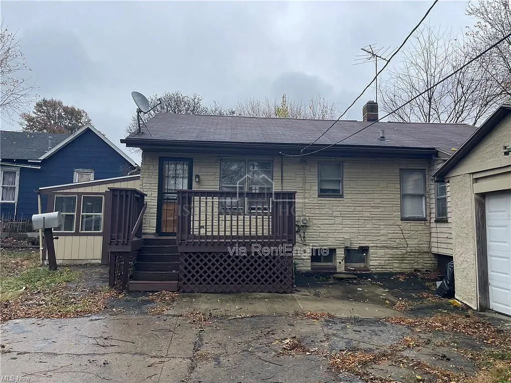 3 bed, 1.0 bath, $1,200 — Photo 1