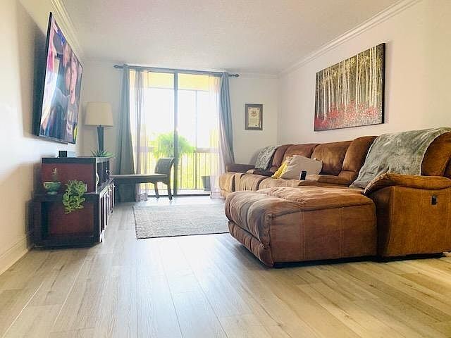 1st image of 737 SE 1st Way #306