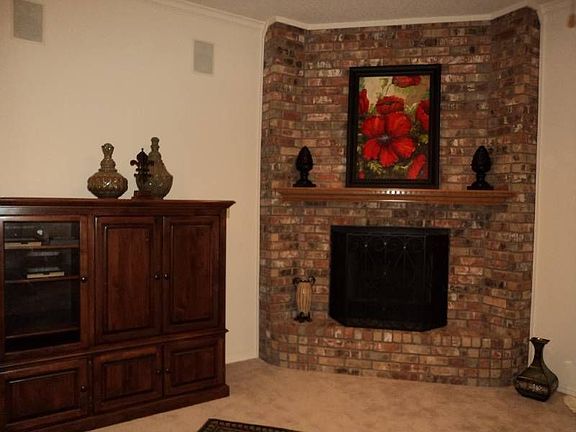 3rd image of 3233 Maplewood Dr