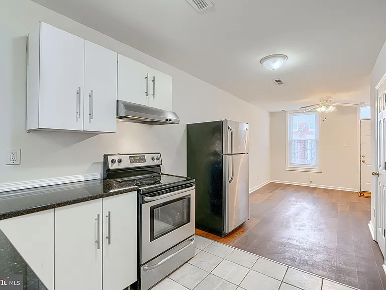 1138 W Lombard St — Photo 6