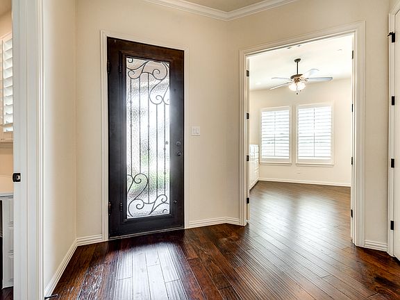 4th image of 705 Apeldoorn Ln