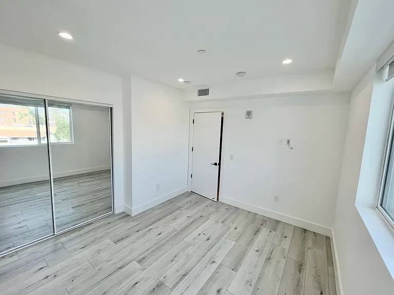 928 S Catalina St #6 — Photo 4
