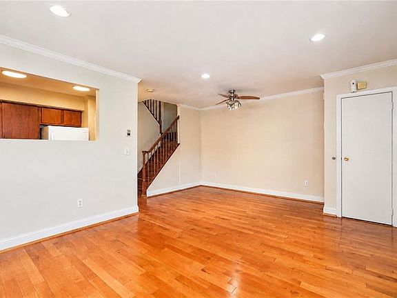 5th image of 189 Quintard St