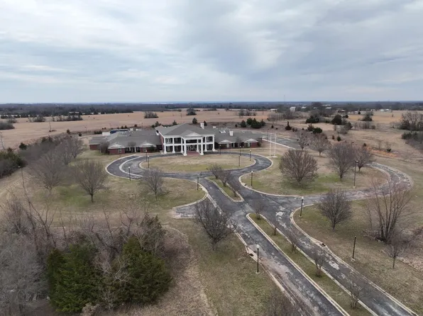 2815 E Jackson St, Hugo, OK 74743