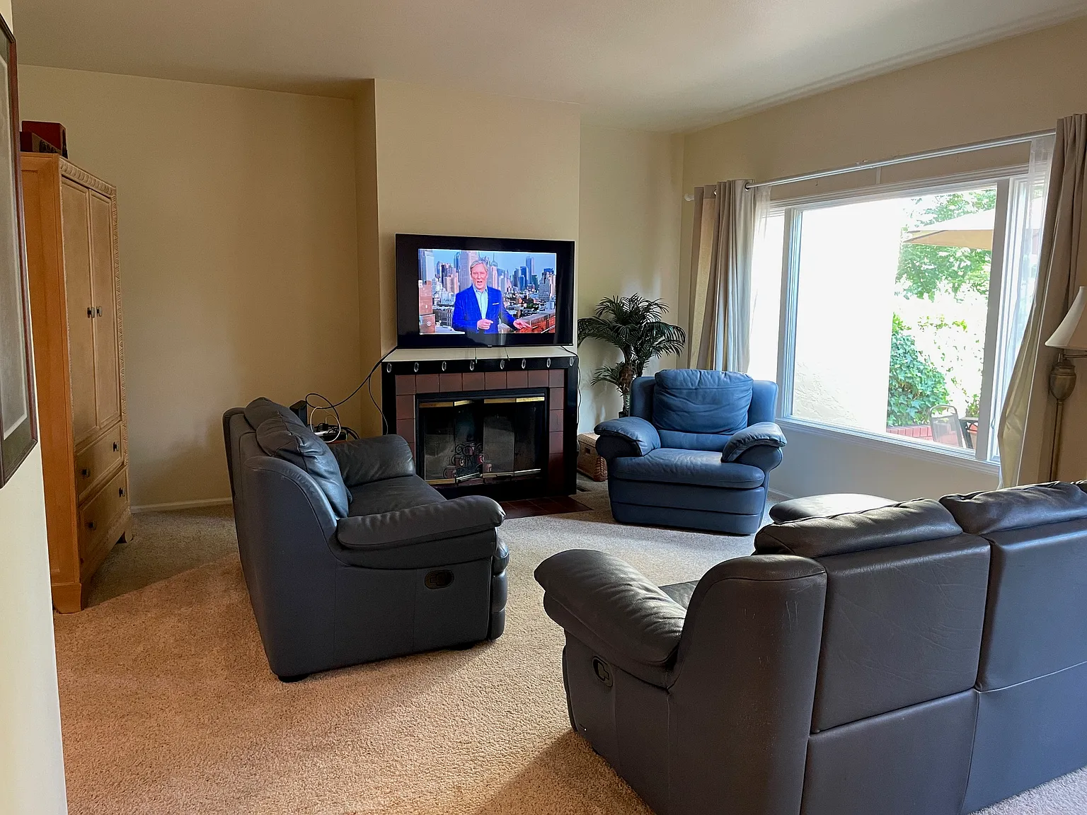 1 bed, 1.5 bath, 1500 sqft, $2,200 — Photo 2