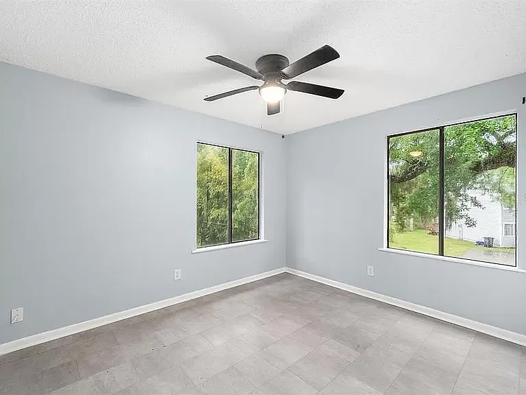 611 Warn Ree Cir — Photo 8