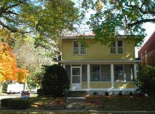 1034 N 8th St, Burlington, IA 52601