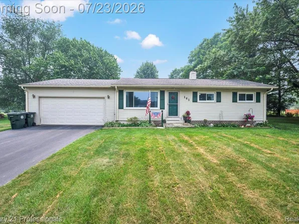 161 Eastview St, Lake Orion, MI 48362