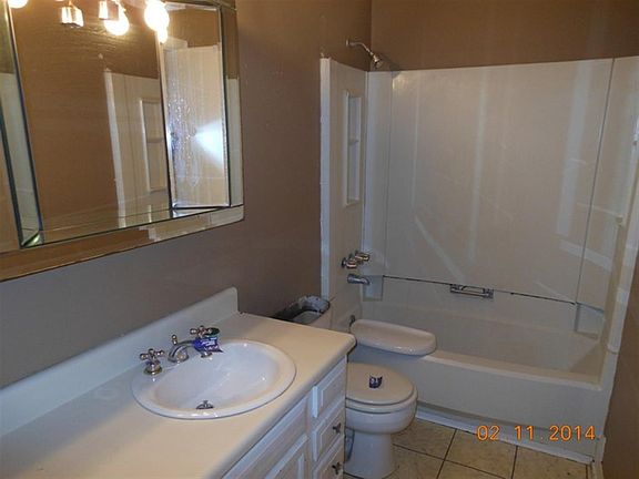 4th image of 2720 Sanibel Pl