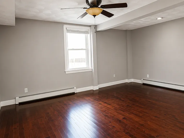 18 S Main St #3 — Photo 4