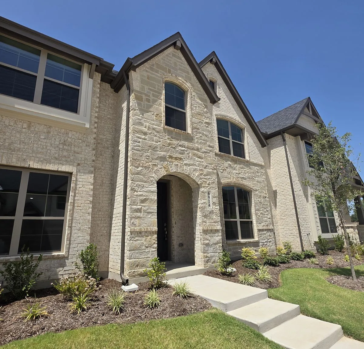 3 bed, 2.5 bath, $2,800 — Photo 1