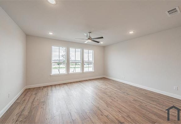 5th image of 9600 Landing Way #2