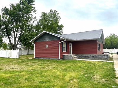 310 E Texas Ave, Sandoval, IL, 62882