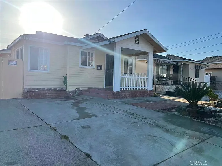 517 N Rural Dr — Photo 2