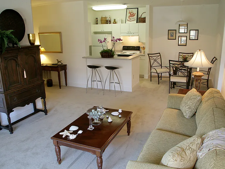 Beachside Apartments — Photo 8