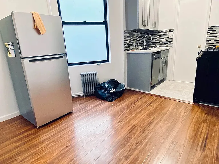 417 E 6th St #16 — Photo 3