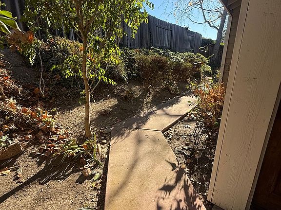 4th image of 2458 Chiquita Ln