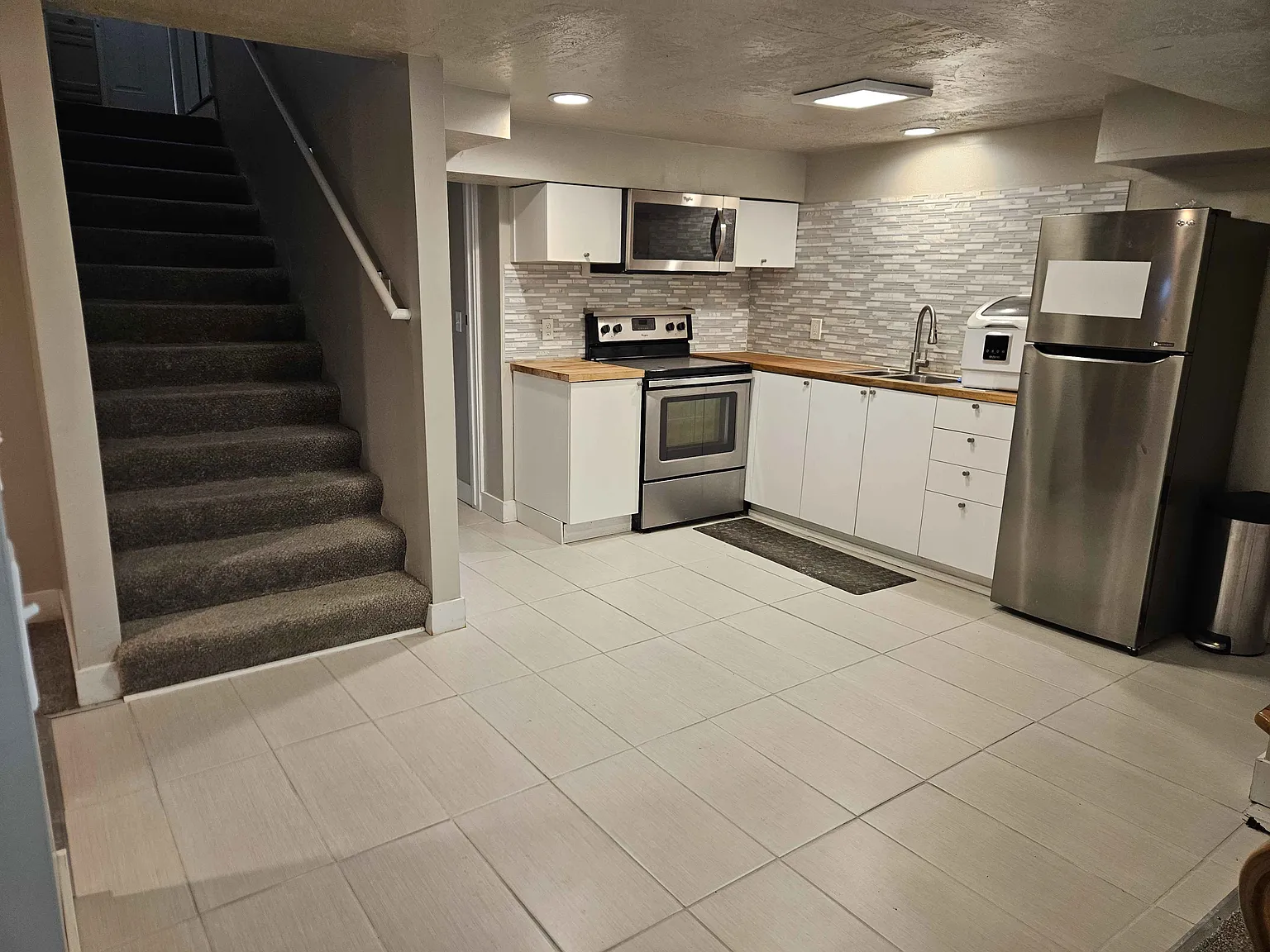3 bed, 1.5 bath, 1200 sqft, $2,000 — Photo 2