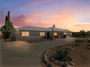 12190 Mission St, Oak Hills, CA 92344