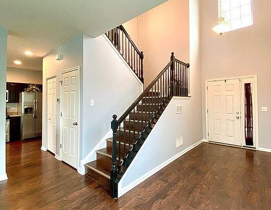 4th image of 556 Silverton Dr