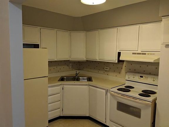 3rd image of 8700 S Paxton Ave #E2