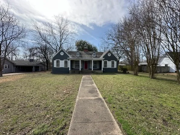 1100 W Jackson St, Clarksville, TX 75426