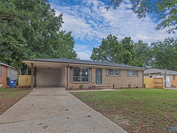 3rd image of 3012 Holiday Dr SW