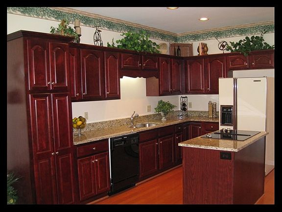 Granite Countertops & Hardwoods