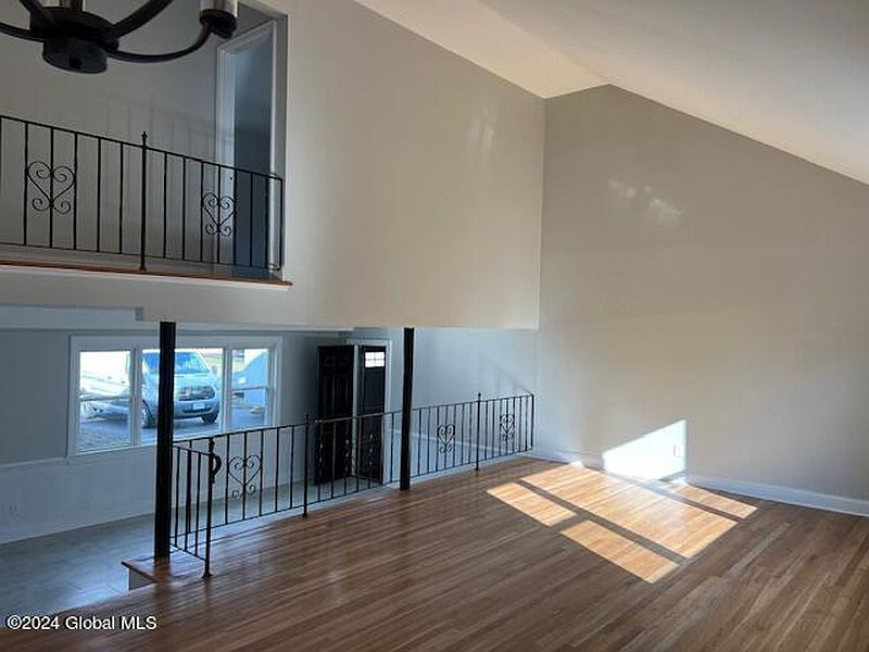 4th image of 22 Aragon Avenue