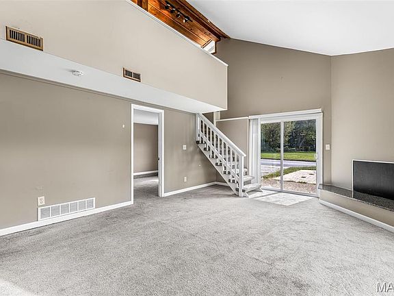 3rd image of 49 Marie Dr