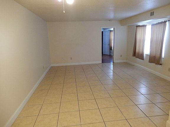 3rd image of 135 Windtree Ln