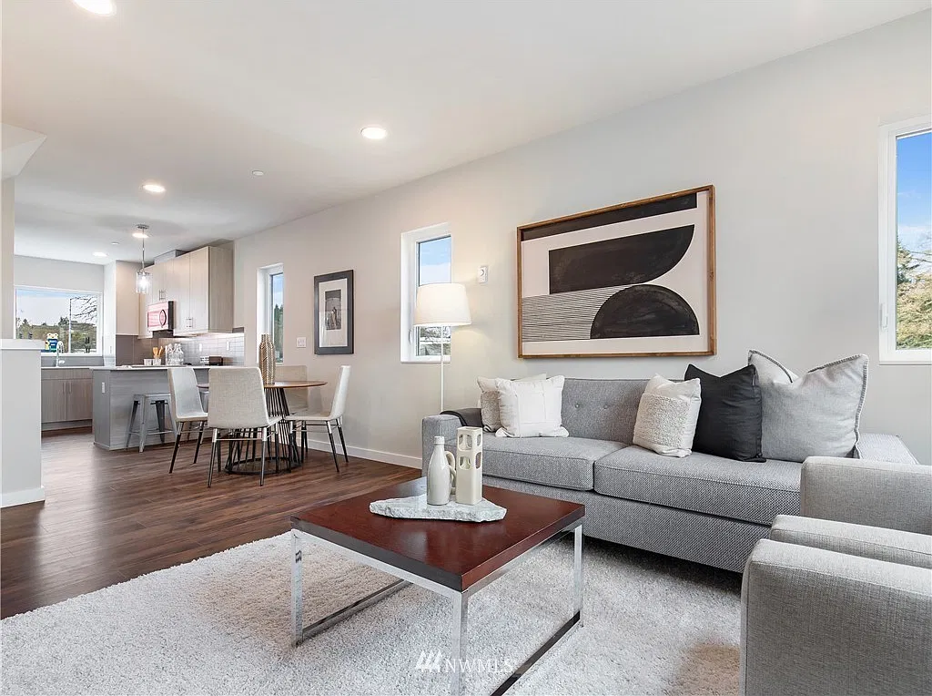 4 bed, 2.5 bath, 1625 sqft, $3,300 — Photo 3