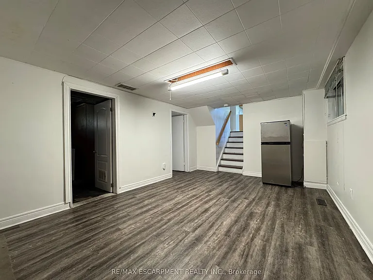71 Hoover Cres — Photo 15
