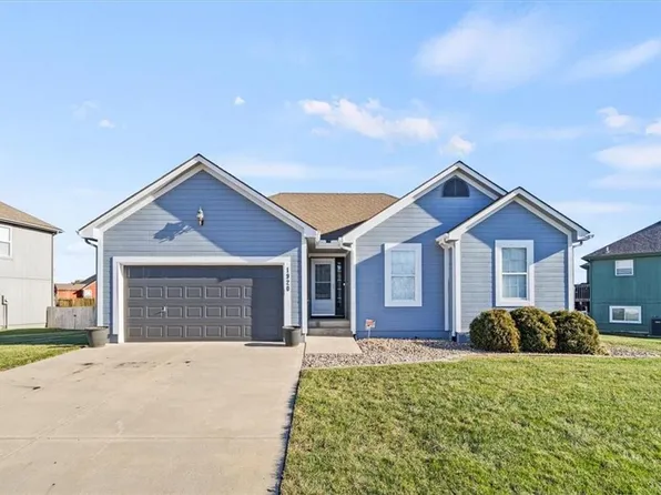 1920 Parkview Dr, Raymore, MO 64083