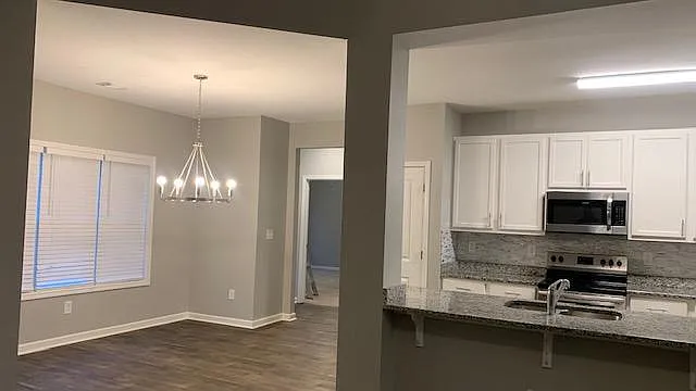 4 bed, 2295 sqft, $2,500 — Photo 4