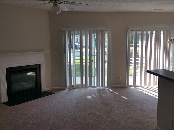 4th image of 486 Lantern Wood Dr