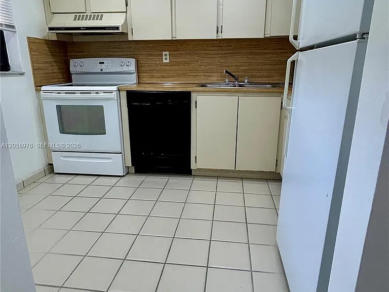 210 W Park Dr #2012 — Photo 2