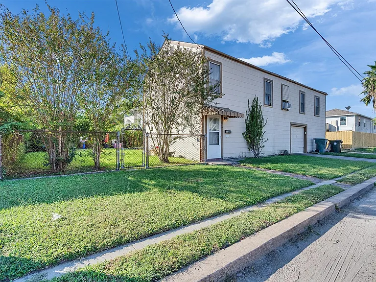 5019 Avenue M 1/2 — Photo 30