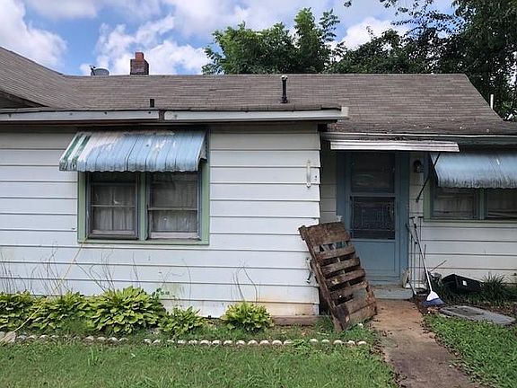 3rd image of 1001 N Davis Ave