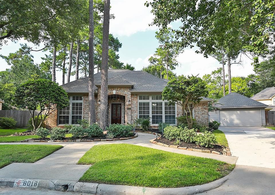 Absolutely Stunning Renovated 1-Story Home Nestled on an Over-sized Cul-de-sac Lot with Sparkling Pool, Spa and Rock Waterfalls!