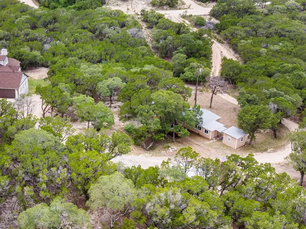223 Canyon View Dr, Pipe Creek, TX 78063