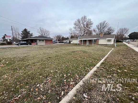 5th image of 914 W Roberts Ave