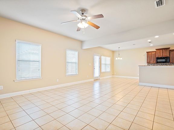 5th image of 23946 Devonfield Ln
