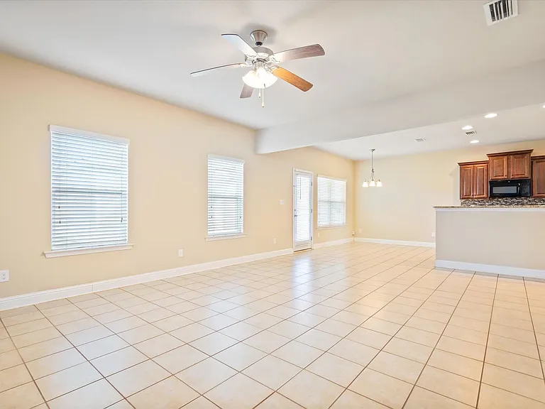 23946 Devonfield Ln — Photo 5
