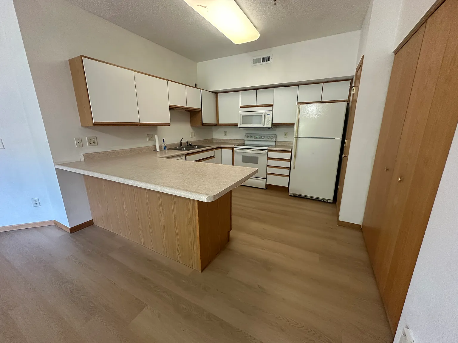 2 bed, 917 sqft, $1,295 — Photo 2