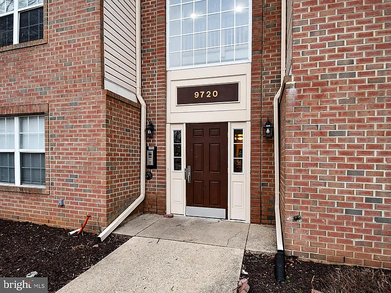 9720 Lake Pointe Ct #102 — Photo 3