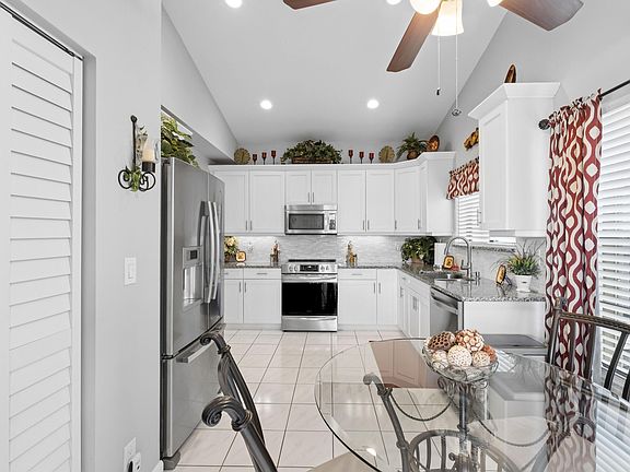 4th image of 3327 Jog Park Drive #4022