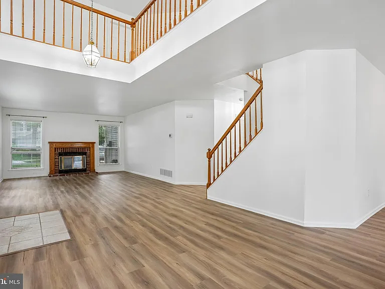 1 Colebrook Ct — Photo 9