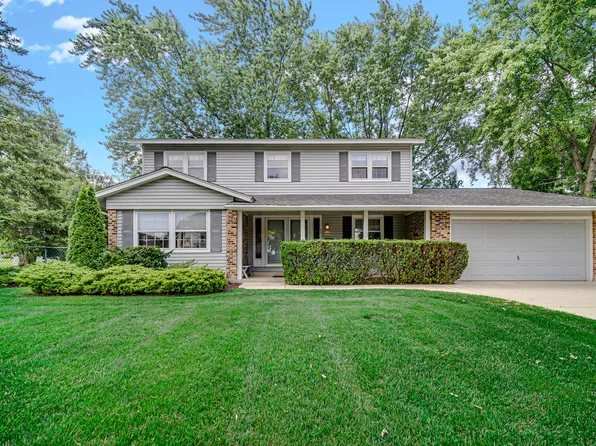 221 Yarmouth Rd, Elk Grove Village, IL 60007